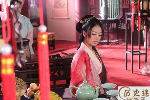 李师师为什么选择燕青,而不选择皇帝宋徽宗呢