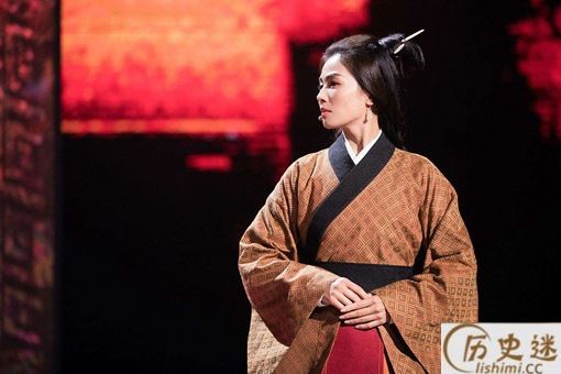 妇好是怎么使用上七十斤的青铜兵器的