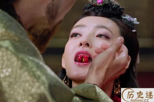 妲己为何总喂纣王吃葡萄