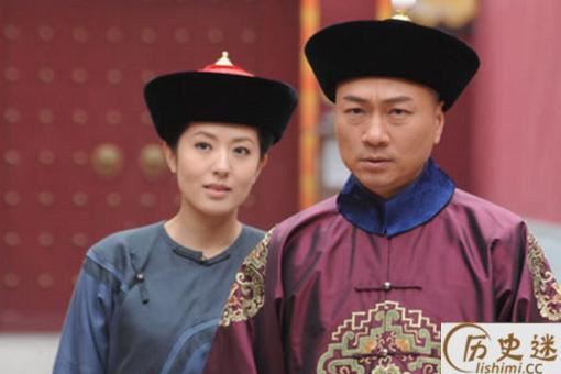 太监上厕所是站着还是蹲着