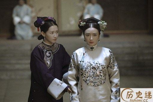 清朝皇帝、后妃走路的时候,为什么都要有人扶着