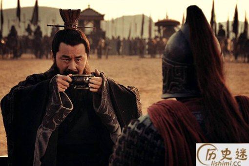 曹操学狗叫,为什么只有许褚敢笑出来