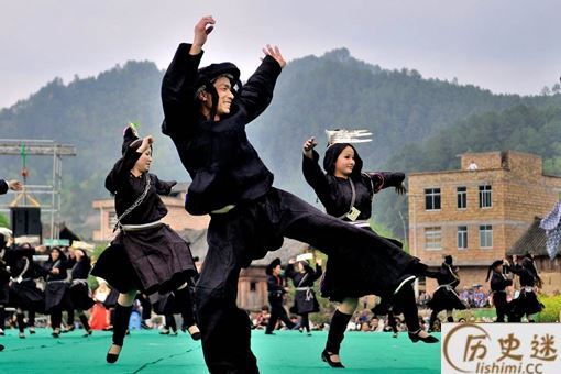 苗族民间的艺术奇葩“反扳木鼓舞”