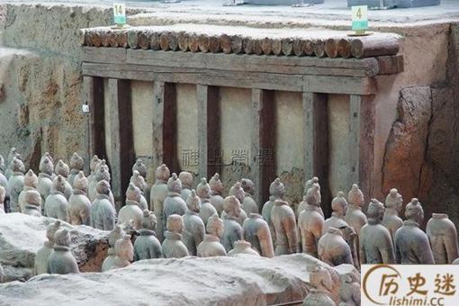兵马俑中间那个长土堆是干什么用的