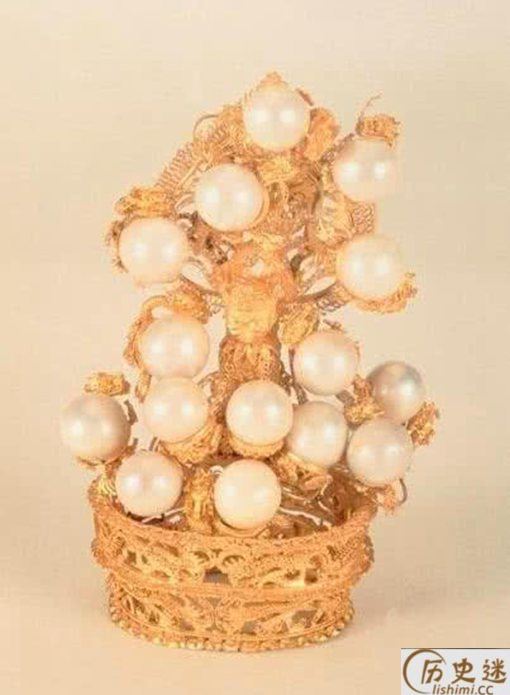 乾隆皇帝帽子上的饰品是什么