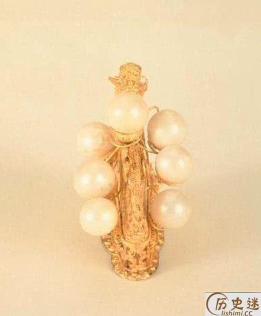 乾隆皇帝帽子上的饰品是什么