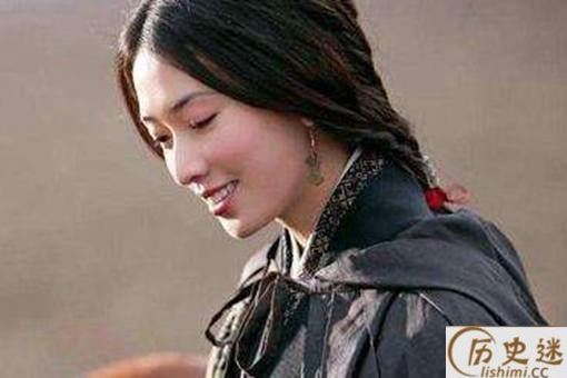 孙权9岁的时候父亲就去世了,那小他11岁的孙尚香是从哪来的