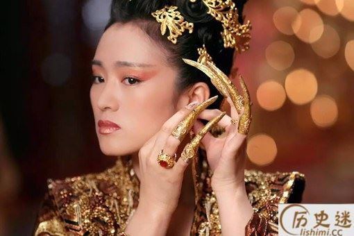 清宫剧妃子手上戴的是什么