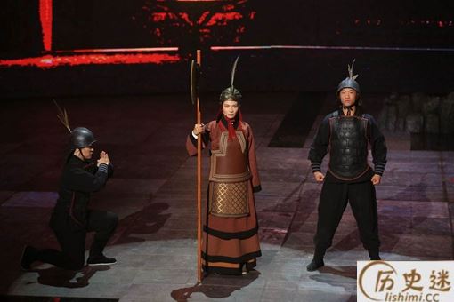 妇好是怎么使用上七十斤的青铜兵器的