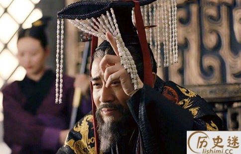 曹操是怎么操控吕布和刘备为自己做事的