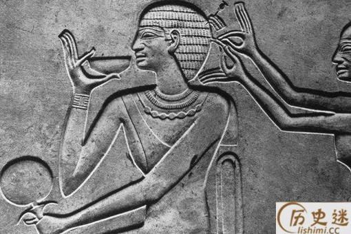 理发店的红白蓝旋转灯柱是怎么来的