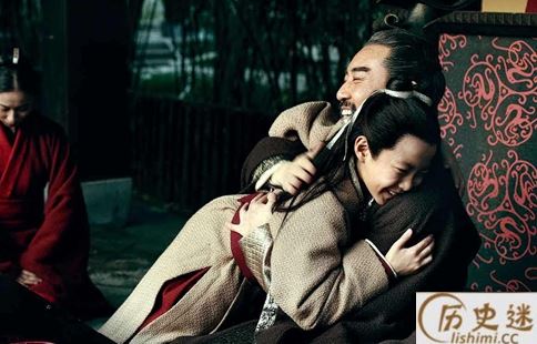 曹操是怎么操控吕布和刘备为自己做事的