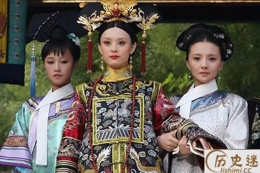 清朝妃子脖子上的白布条有什么作用