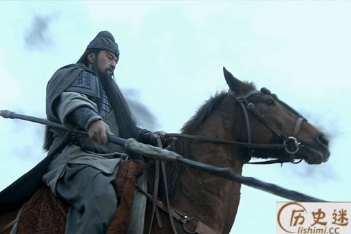 关羽不管是武力值还是智谋比张飞强,为什么诸葛亮反而更喜欢张飞呢