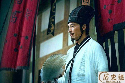 诸葛亮出征时,为什么总是坐轮椅拿羽毛扇