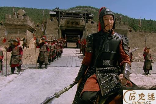 孙立单鞭战呼延灼双鞭,还不用枪是因为看不起呼延灼