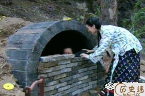 瓦罐坟老人为什么不跑