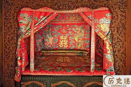 古代女子为何要穿开裆裤出嫁