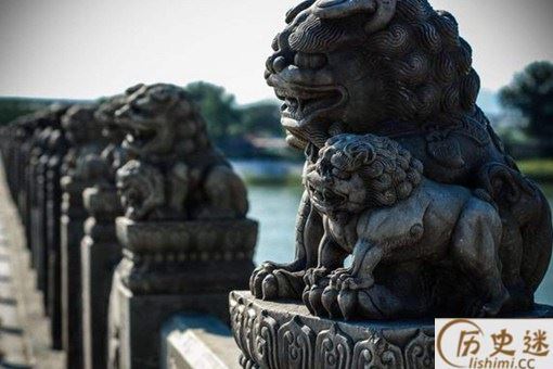 石狮子嘴里的球是怎样放进去的