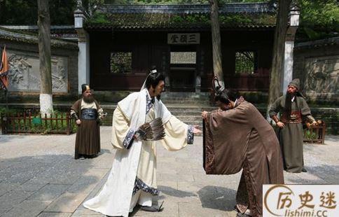 诸葛亮死后要求口含米脚踩灯有什么含义