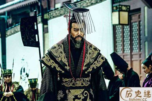 曹操说的“人的脚为什么总是那么白呢,因为它总爱藏着掖着”是什么意思