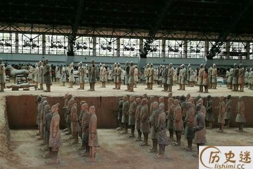 兵马俑中的陶俑,为什么都没有戴头盔