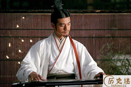 诸葛亮出征时,为什么总是坐轮椅拿羽毛扇
