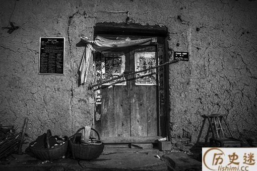 揭秘为何说宁在坟头过夜,不从空宅老屋过