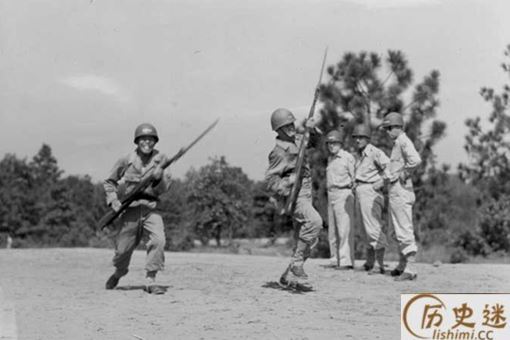 二战一位日本飞行员的作死举动,让10万日本侨民倒了血霉