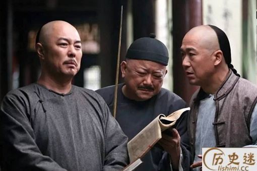 和珅为什么不巴结下嘉庆