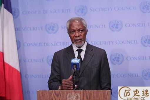 英国首相悼念安南