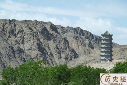 辽宁有一座怪山,常年寸草不生,专家表示这底下大有来头