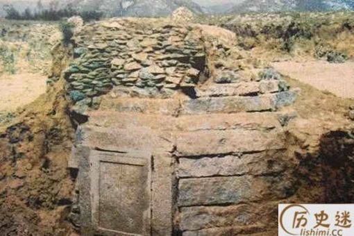 辽宁有一座怪山,常年寸草不生,专家表示这底下大有来头