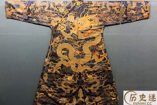 古代皇帝的龙袍是用什么做的