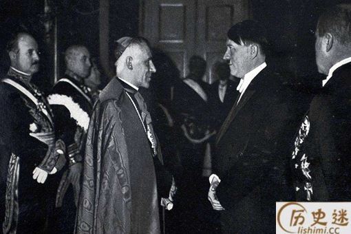 二战期间英国一奇葩计划,曾计划给希特勒下毒将其变成女人