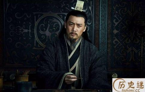 诸葛亮和李严都是托孤大臣为什么诸葛亮的权利更大