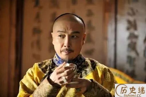 康熙第一次见到自己孙子乾隆的时候为什么会惊讶到放下手中的茶杯