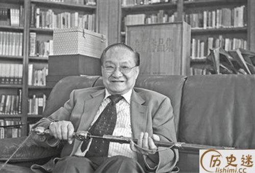 李敖总是骂金庸,金庸为什么不选择反击