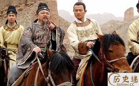 狄仁杰的官职和李元芳相差多少