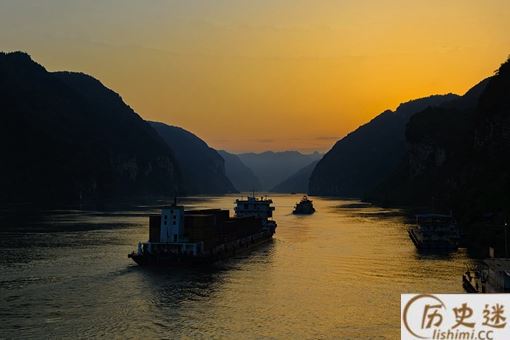 三峡发现一条受伤真龙是真的吗