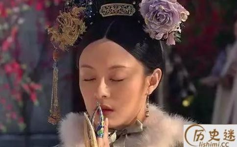 清宫女子手上带的指甲套叫什么