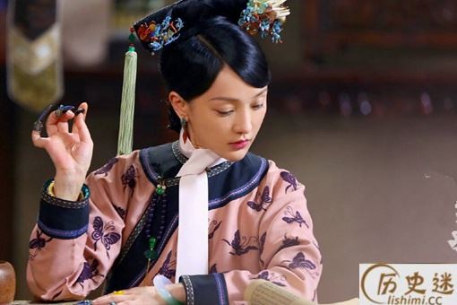 清朝后宫里的妃嫔为何脖子上要围一块白条