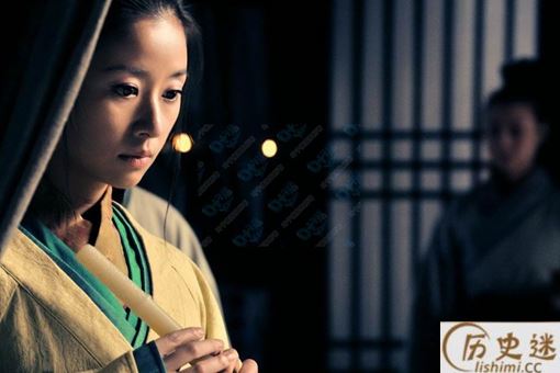 刘备张飞的妻子是敌方阵营的亲戚,那么关羽的妻子又什么谁的亲戚