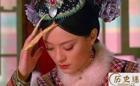 清宫女子手上带的指甲套叫什么