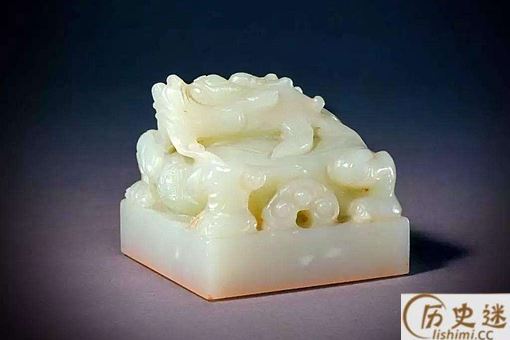 和氏璧是中间空环状的,是怎么做成玉玺呢