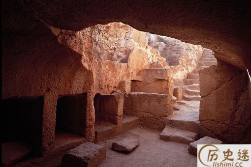 警方破获古墓葬案