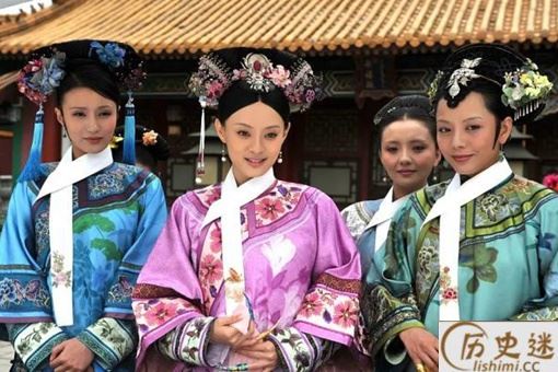 清朝后宫里的妃嫔为何脖子上要围一块白条