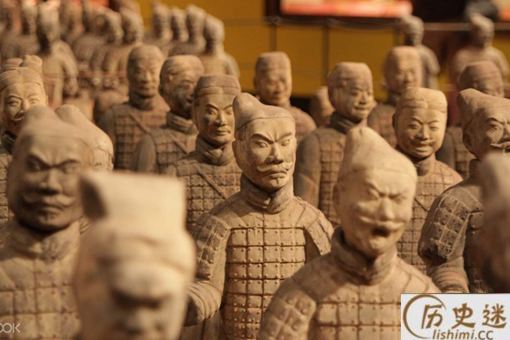 兵马俑中的陶俑,为什么都没有戴头盔