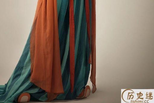 古人的衣服为什么那么长要拖在地上