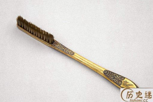 牙刷的发明者是中国的一位皇帝